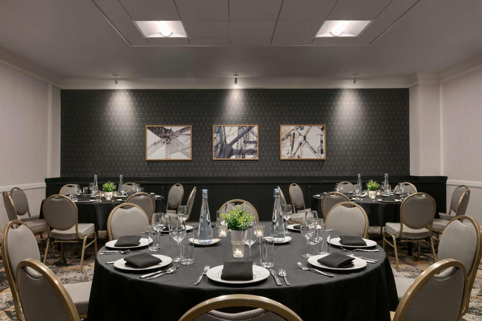 Doubletree By Hilton Canton Downtown Esterno foto