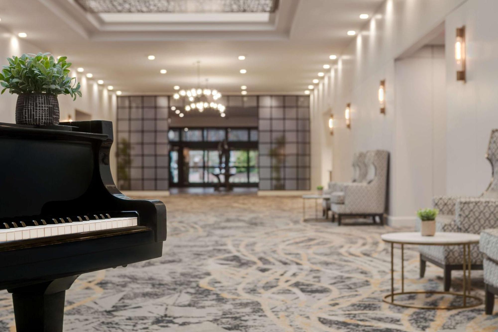 Doubletree By Hilton Canton Downtown Esterno foto