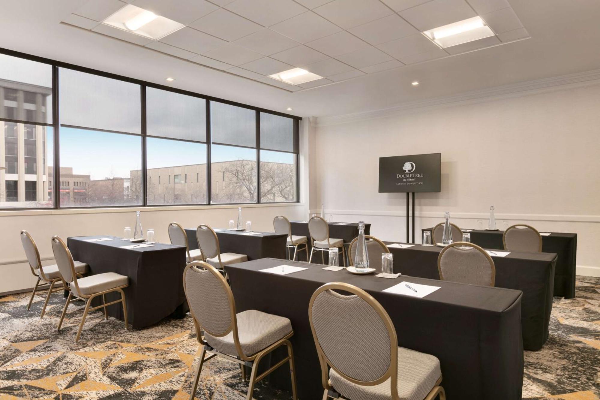 Doubletree By Hilton Canton Downtown Esterno foto