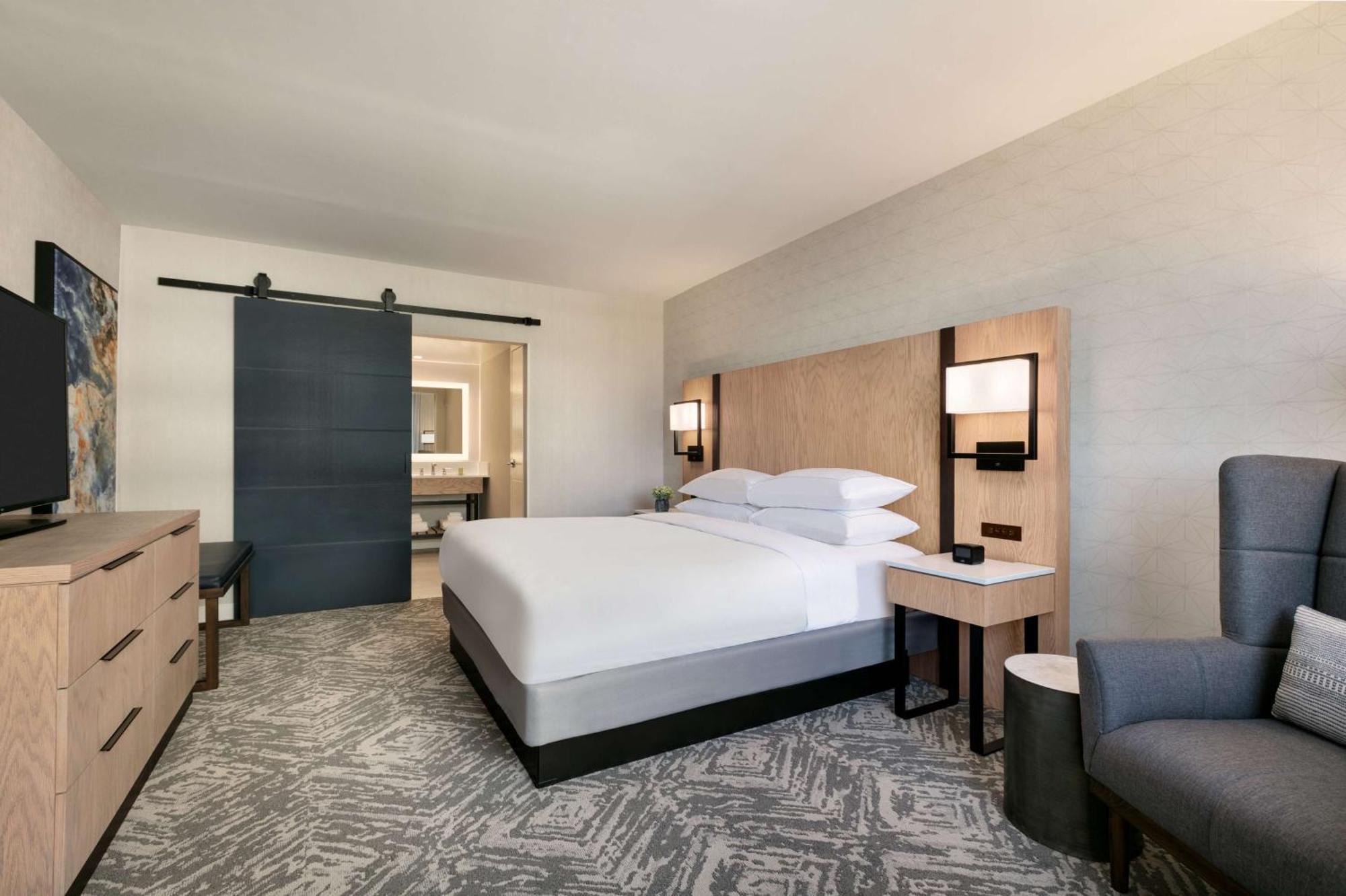 Doubletree By Hilton Canton Downtown Esterno foto