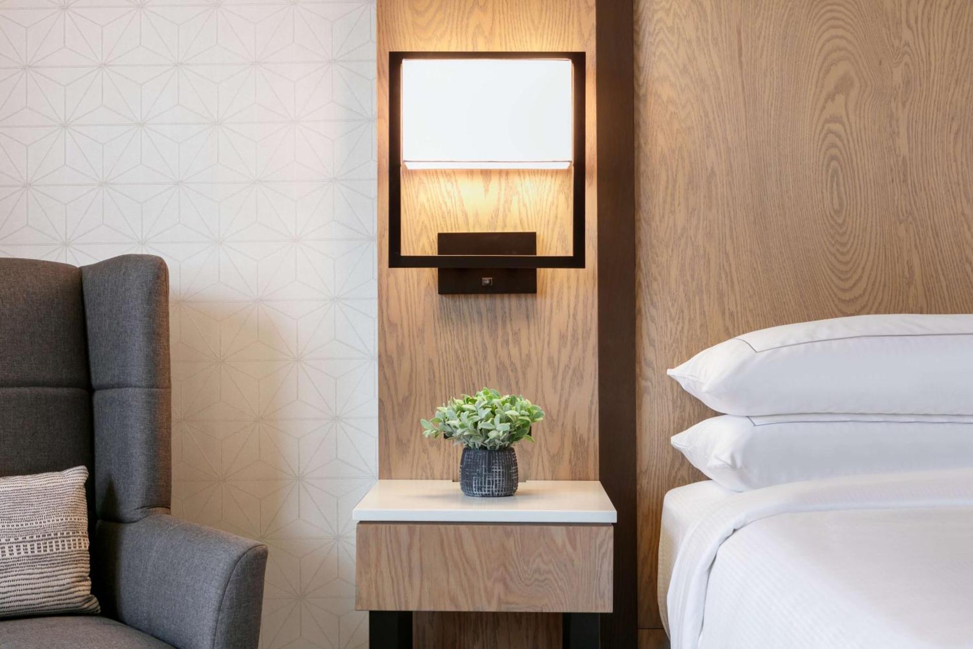Doubletree By Hilton Canton Downtown Esterno foto