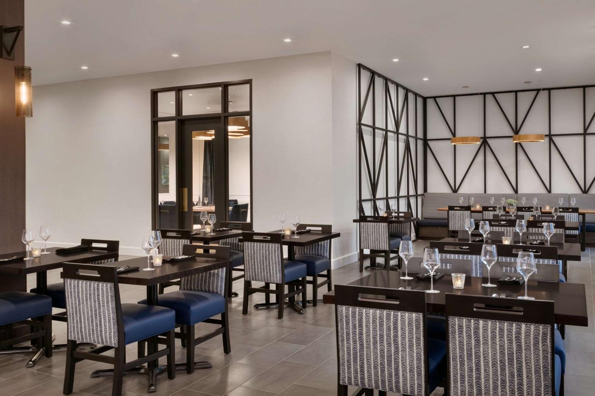 Doubletree By Hilton Canton Downtown Esterno foto