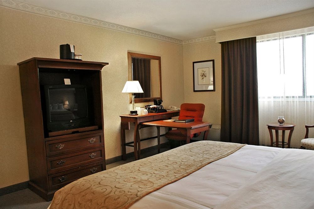 Doubletree By Hilton Canton Downtown Esterno foto