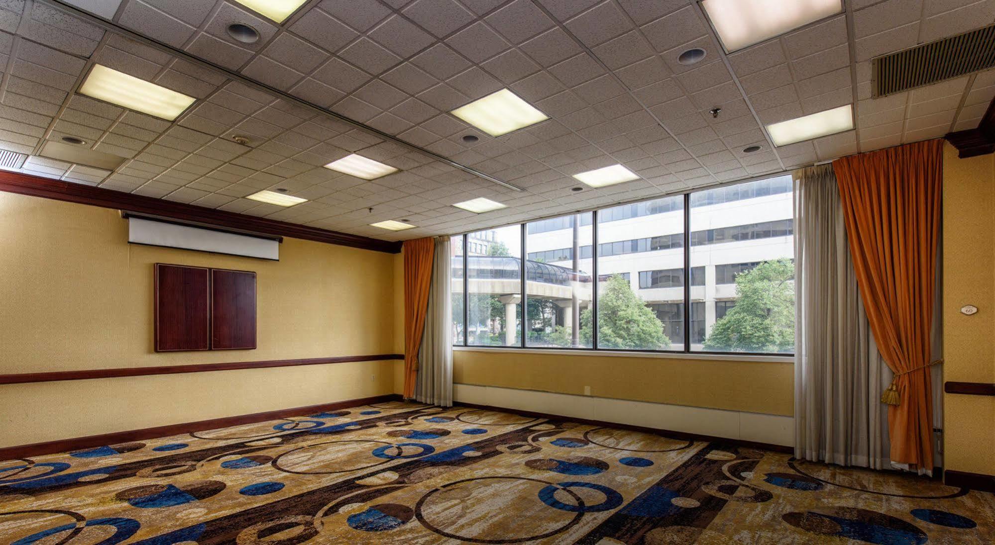 Doubletree By Hilton Canton Downtown Esterno foto